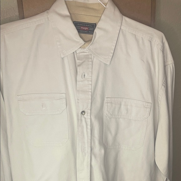 Wrangler Classic White Shirt with Pockets - Picture 1 of 6